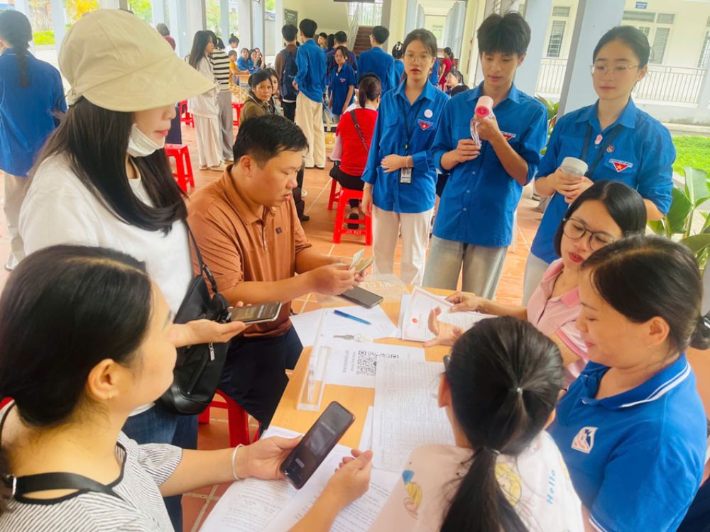 Học sinh trường phổ thông dân tộc nội trú tỉnh Cao Bằng khởi hành cùng tri thức - Rực rỡ cùng ước mơ