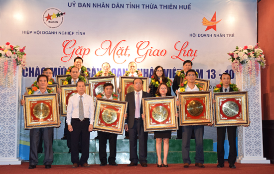 Về tổ chức