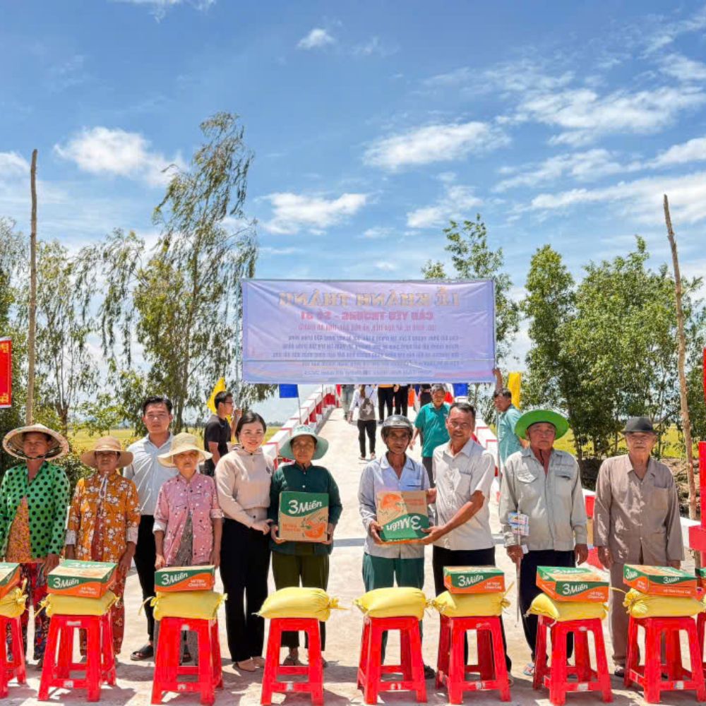 Khánh Thành Cầu Giao Thông Nông Thôn Chào Mừng Đại Hội Đảng Bộ Xã Hòn Đất