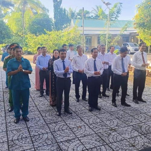 Đoàn Đại Biểu Đại Hội Đảng Bộ Xã Tân Hội Tri Ân Anh Hùng Liệt Sĩ Trước Thềm Đại Hội