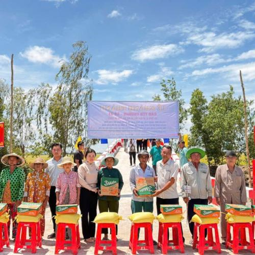 Khánh Thành Cầu Giao Thông Nông Thôn Chào Mừng Đại Hội Đảng Bộ Xã Hòn Đất