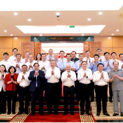 Bộ Chính Trị Cho Ý Kiến Về Công Tác Chuẩn Bị Đại Hội Đảng Bộ Mặt Trận Tổ Quốc, Các Đoàn Thể Trung Ương