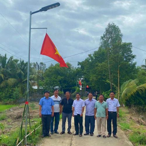 Thạnh Hưng: Khánh Thành Công Trình “Thắp Sáng Đường Quê Kết Hợp Treo Cờ Tổ Quốc” Chào Mừng Đại Hội Đảng Bộ Xã